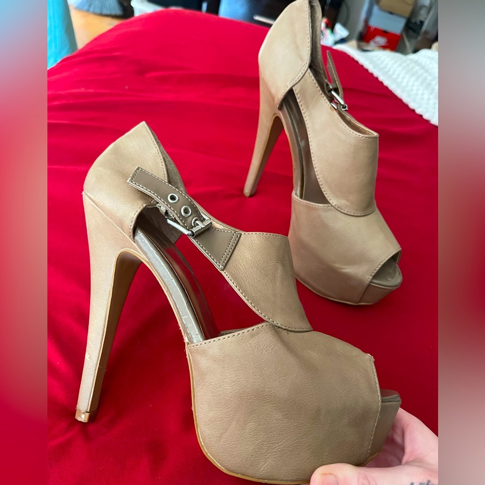 tan leather pumps